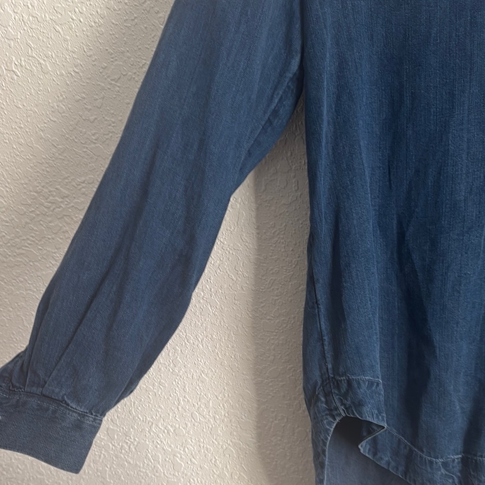 LOFT Women's Dark Blue Button Down Shirt - Picture 4 of 4